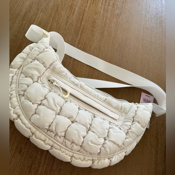 Half Moon Crossbody Bag - Wild Fable
Off-White - Picture 7 of 9